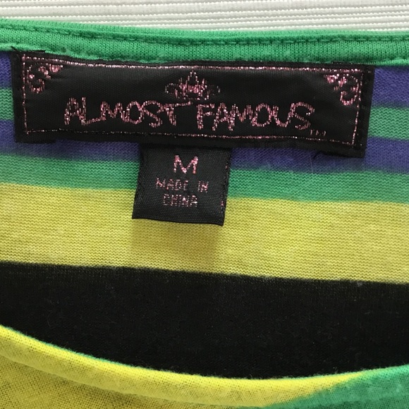 Top with Fun Sleeve Split. Almost Famous - Picture 4 of 6